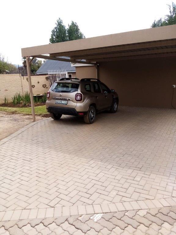 5 Bedroom Property for Sale in Ladybrand Free State